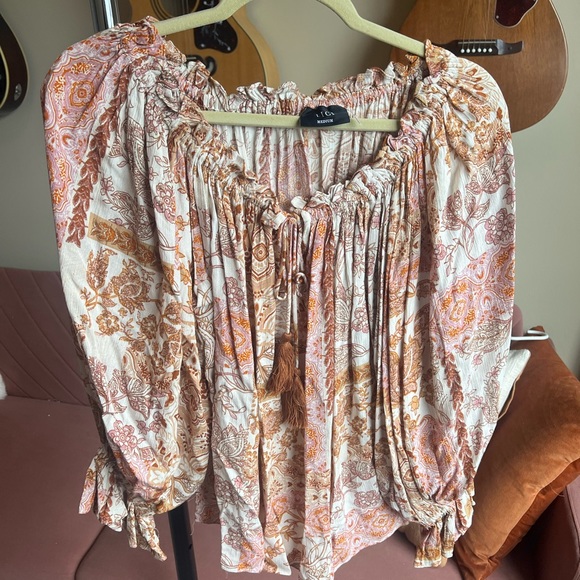 VICI Call Away Flowy Top - Picture 3 of 8